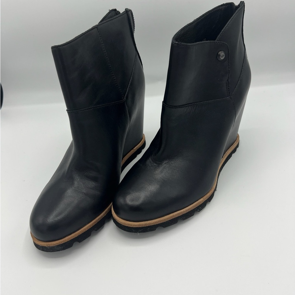 NWT UGG Leather Booties